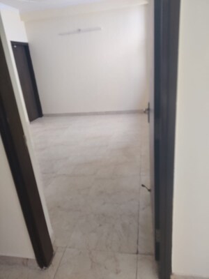 Room in 6+ BHK Independent House at Green Park Extension – for Rent