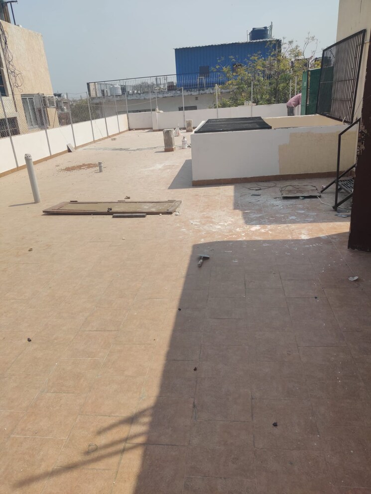 Terrace, green park extension 6+ Bedroom 400 Sq.Yd. Independent House In Green Park Extension Delhi 9085695