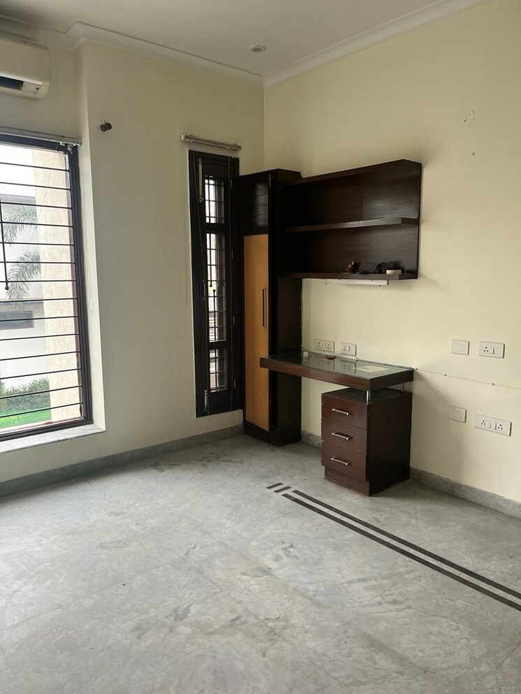 Room, sector 91 4 Bedroom 200 Sq.Yd. Independent House In Sector 91 Mohali 9085768