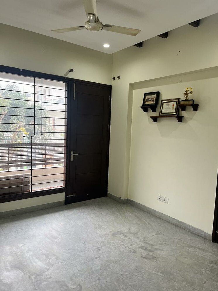 Room, sector 91 4 Bedroom 200 Sq.Yd. Independent House In Sector 91 Mohali 9085768