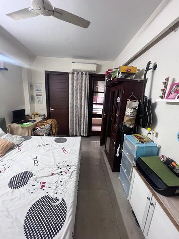Bedroom in 4 BHK Builder Floor at Relaxo Apartment, Sector 46 – for Rent