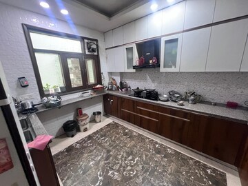 Kitchen in 4 BHK Builder Floor at Relaxo Apartment, Sector 46 – for Rent