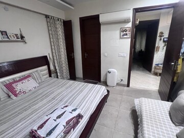 Bedroom in 4 BHK Builder Floor at Relaxo Apartment, Sector 46 – for Rent