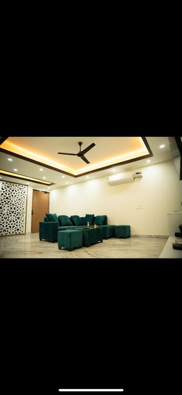 Team Area in 4 BHK Builder Floor at Hong Kong Bazaar, Sector 57 – for Rent