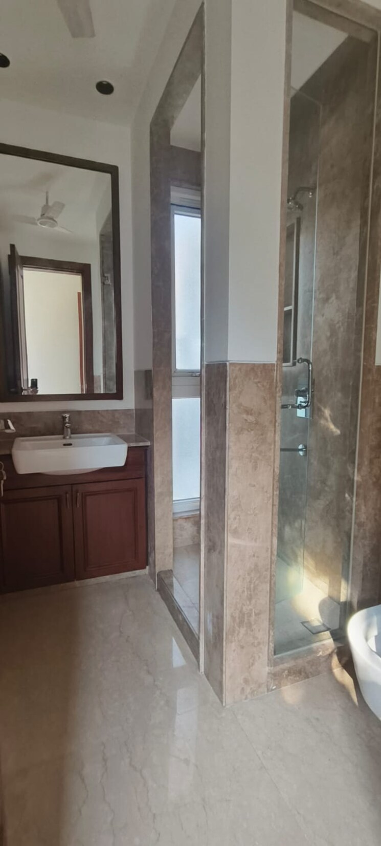 Bathroom, safdarjung development area 4 Bedroom 400 Sq.Yd. Apartment In Safdarjung Development Area Delhi 9085775