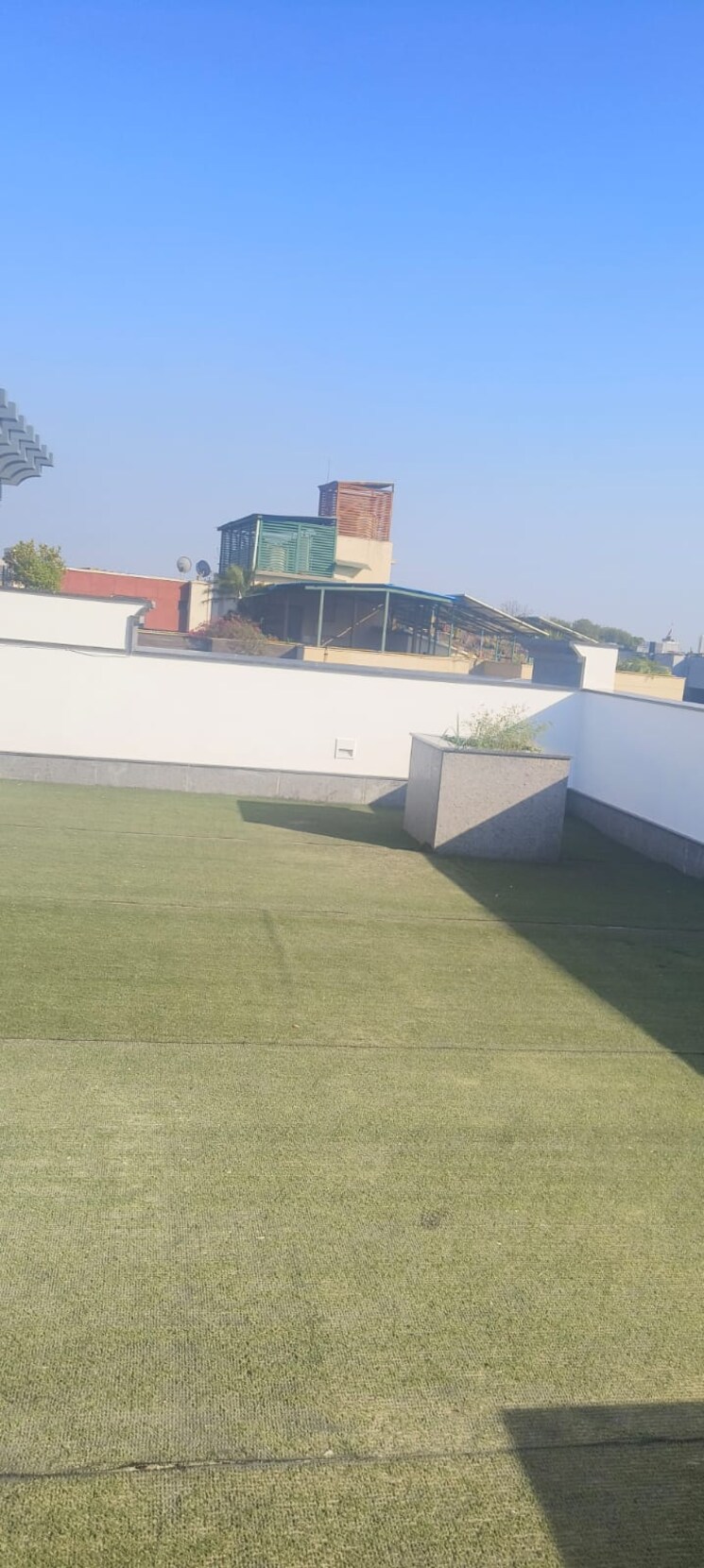 Terrace, safdarjung development area 4 Bedroom 400 Sq.Yd. Apartment In Safdarjung Development Area Delhi 9085775