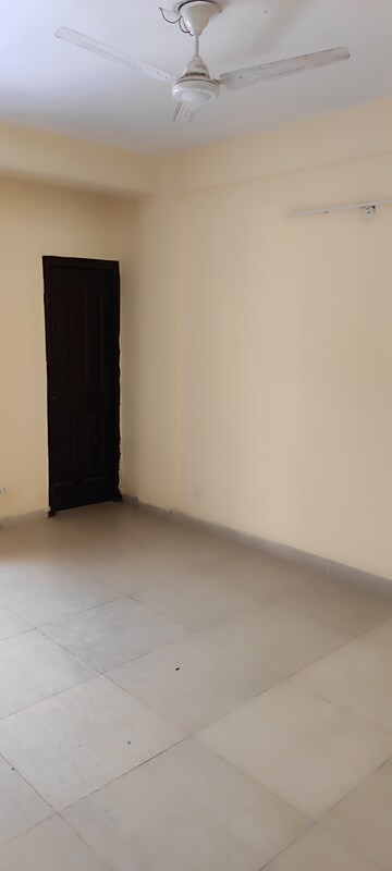 Furnished Amenities in 2.5 BHK Builder Floor at Kingwood Enclave, Wave City – for Rent