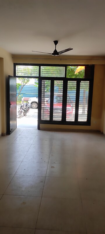 2.5 BHK Builder Floor For Rent in Kingwood Enclave, Wave City