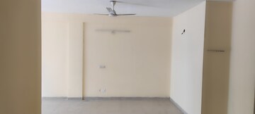 Room in 2.5 BHK Builder Floor at Kingwood Enclave, Wave City – for Rent