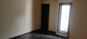 Room in 2.5 BHK Builder Floor at Kingwood Enclave, Wave City – for Rent