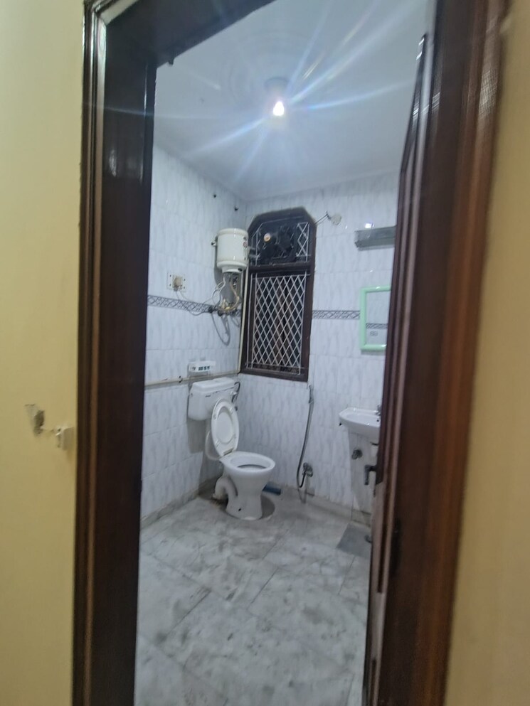 Bathroom, malviya nagar 2 Bedroom 1800 Sq.Ft. Builder Floor In Malviya Nagar Delhi 9085815