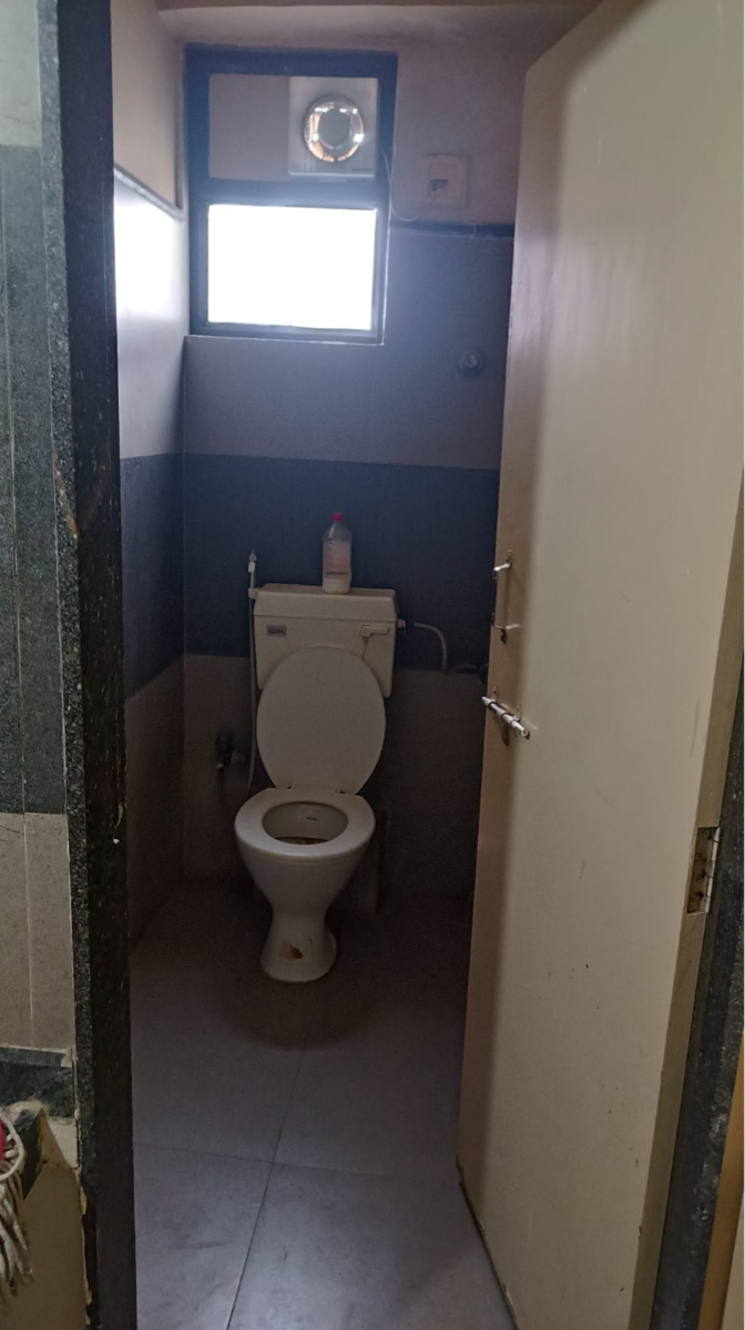 Bathroom, bodakdev Commercial Office Space in IT/SEZ 711 Sq.Ft. In Bodakdev Ahmedabad 9085864