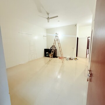 Room in 3 BHK Independent House at Sector 105 – for Rent