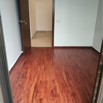 Room in 2.5 BHK Apartment at Oberoi Springs, Veera Desai Industrial Estate – for Rent
