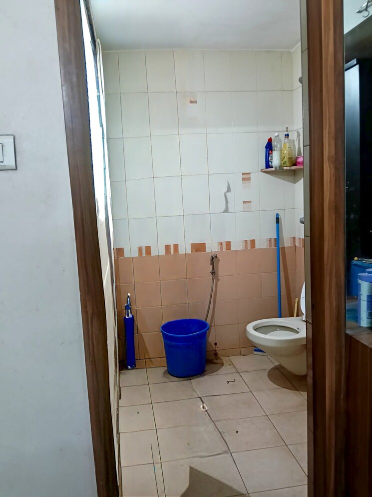 Bathroom, daulat-nagar 1 Bedroom 650 Sq.Ft. Apartment In Anand Nagar Pune 9085983