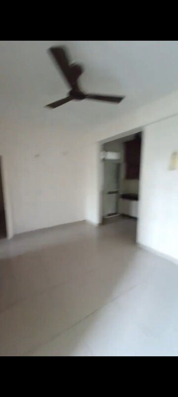 Room in 3 BHK Apartment at Wave Executive Floors, Wave City – for Rent