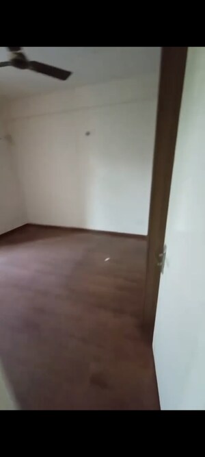 Room in 3 BHK Apartment at Wave Executive Floors, Wave City – for Rent