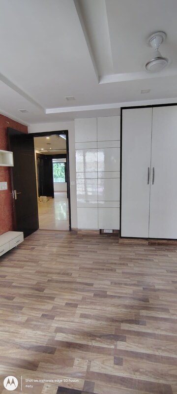 Room in 3 BHK Builder Floor at Ansal Sushant Lok I, Sector 43 – for Rent