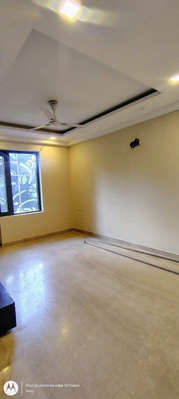 Room in 3 BHK Builder Floor at Ansal Sushant Lok I, Sector 43 – for Rent