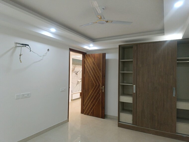 Room, chattarpur 4 Bedroom 220 Sq.Yd. Builder Floor In Chattarpur Delhi 9086175