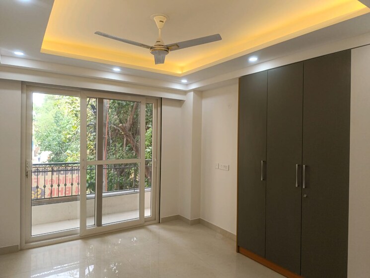 Room, chattarpur 4 Bedroom 220 Sq.Yd. Builder Floor In Chattarpur Delhi 9086175