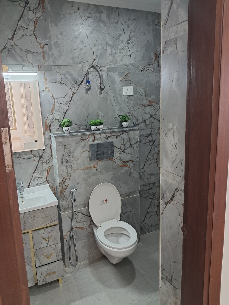 Bathroom, chattarpur 4 Bedroom 220 Sq.Yd. Builder Floor In Chattarpur Delhi 9086175