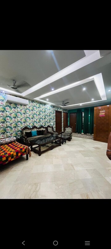 Parking in 3 BHK Builder Floor at Saket – for Rent