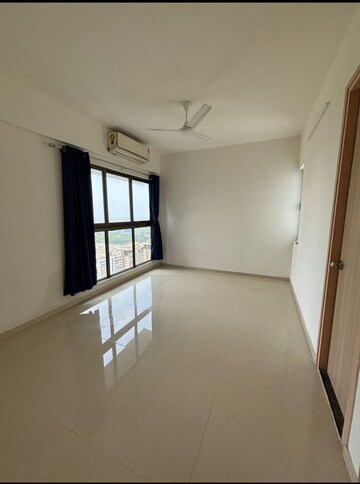 Room in 2 BHK Apartment at Risland The Icon, Dhokali – for Rent