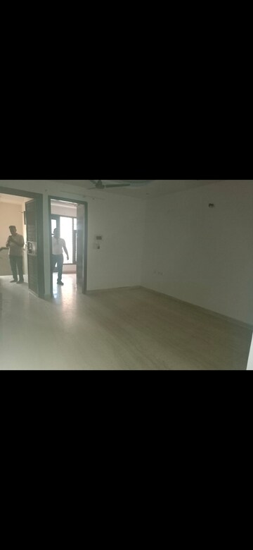 Room in 3.5 BHK Builder Floor at Puri PP City Centre, Pitampura – for Rent