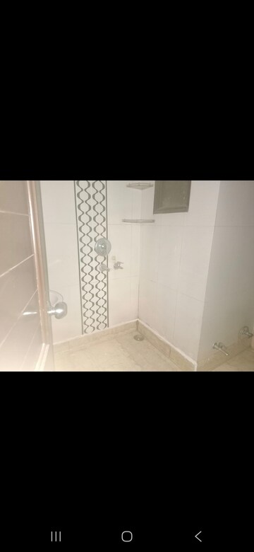 Room in 3.5 BHK Builder Floor at Puri PP City Centre, Pitampura – for Rent