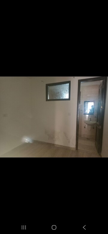 Room in 3.5 BHK Builder Floor at Puri PP City Centre, Pitampura – for Rent