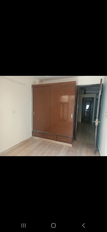 Room in 3.5 BHK Builder Floor at Puri PP City Centre, Pitampura – for Rent