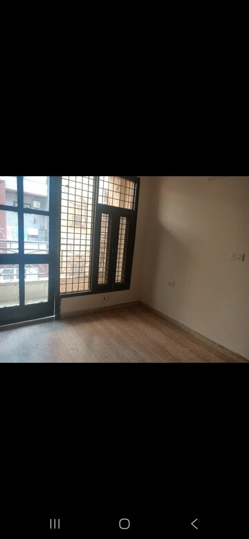 Room in 3.5 BHK Builder Floor at Puri PP City Centre, Pitampura – for Rent