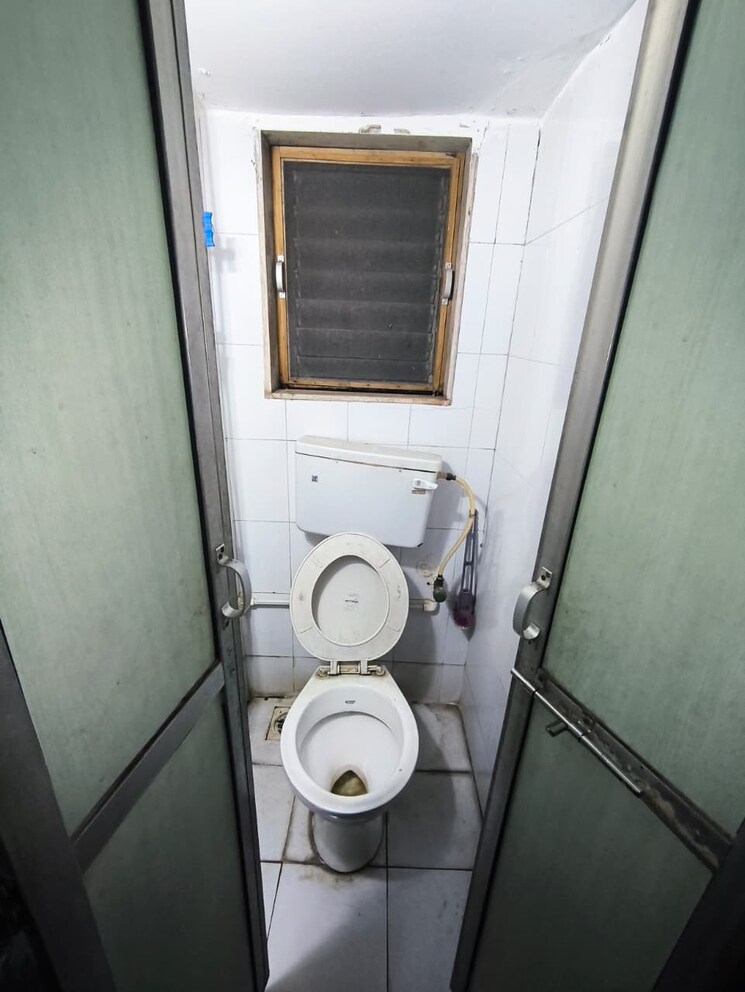 Bathroom, pestom-sagar-colony 2 Bedroom 600 Sq.Ft. Apartment In Chembur Mumbai 9086243