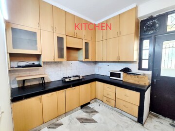 Kitchen in 3 BHK Builder Floor at DLF Gateway Tower, Dlf Phase ii – for Rent