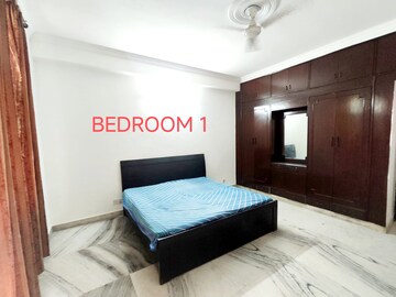 Bedroom in 3 BHK Builder Floor at DLF Gateway Tower, Dlf Phase ii – for Rent