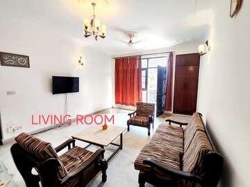 Living Room in 3 BHK Builder Floor at DLF Gateway Tower, Dlf Phase ii – for Rent