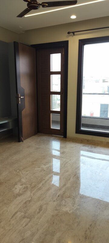 Room in 3 BHK Independent House at RWA Apartments Sector 41, Sector 41 – for Rent