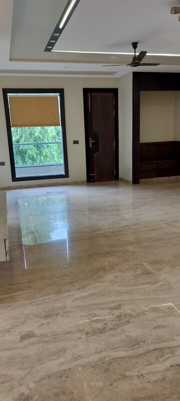 Room in 3 BHK Independent House at RWA Apartments Sector 41, Sector 41 – for Rent