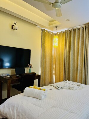 Bedroom in 6+ BHK Builder Floor at Defence Colony – for Sale