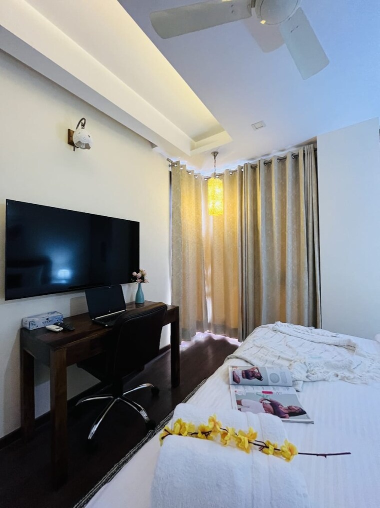 Bedroom, defence colony 6+ Bedroom 217 Sq.Yd. Builder Floor In Defence Colony Delhi 9086376