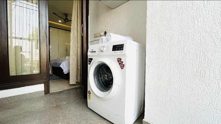 Bathroom, defence colony 6+ Bedroom 217 Sq.Yd. Builder Floor In Defence Colony Delhi 9086376