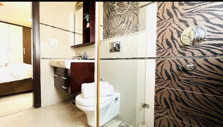 Kitchen, defence colony 6+ Bedroom 217 Sq.Yd. Builder Floor In Defence Colony Delhi 9086376