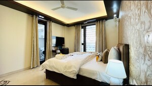 Bedroom in 6+ BHK Builder Floor at Defence Colony – for Sale