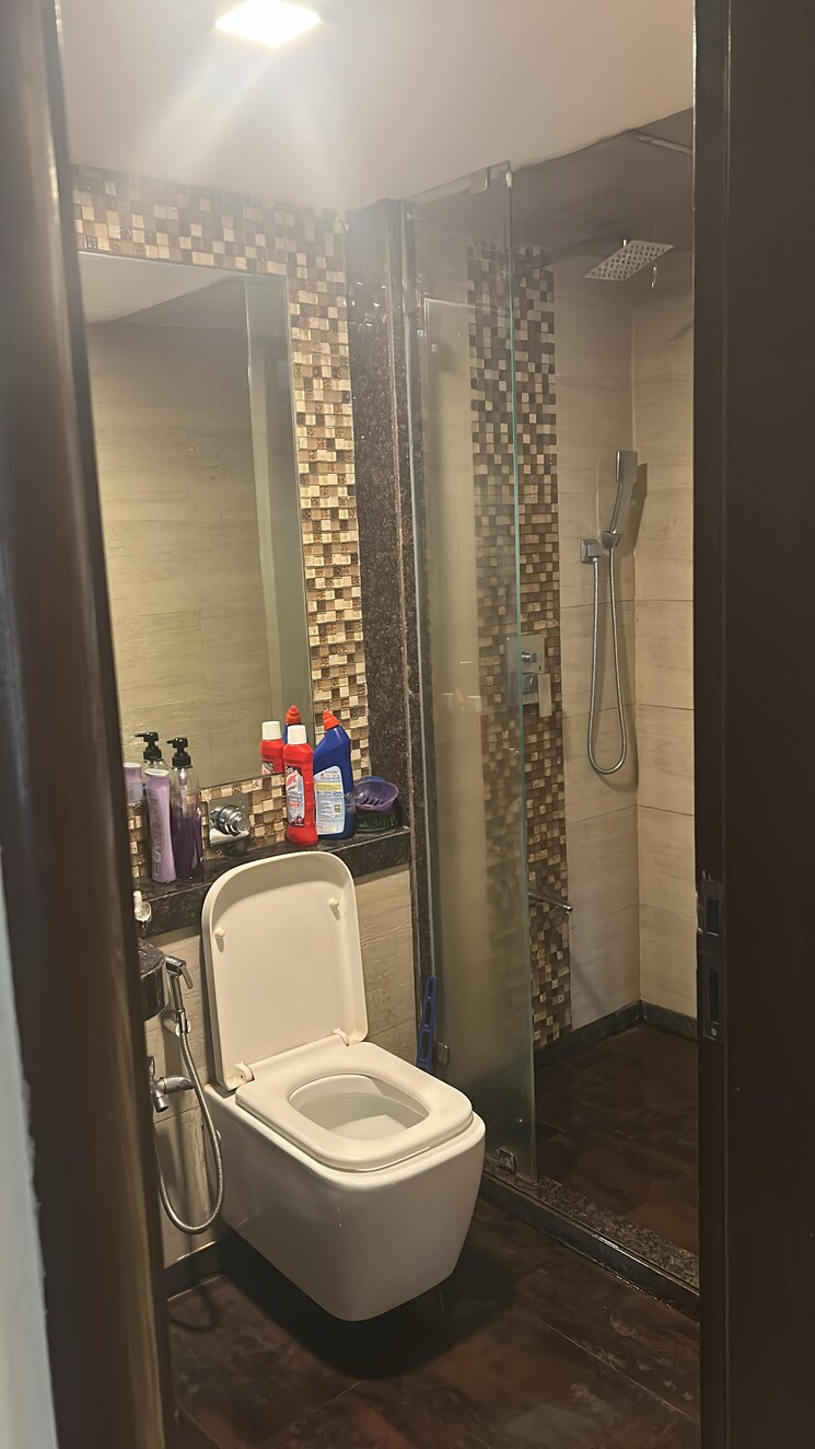 Bathroom, malad east Pg For Boys In Malad East 9086382