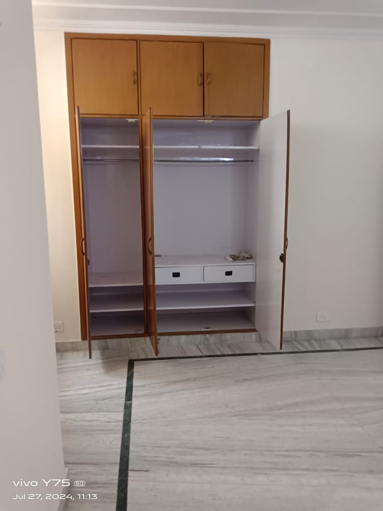 Room, greater kailash ii 3 Bedroom 250 Sq.Yd. Builder Floor In Greater Kailash ii Delhi 9086424