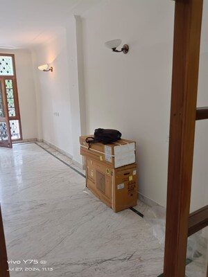 Room in 3 BHK Builder Floor at Greater Kailash ii – for Sale