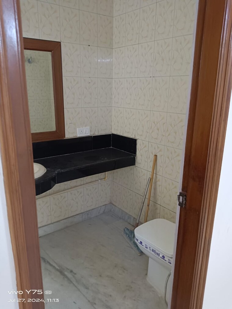 Bathroom, greater kailash ii 3 Bedroom 250 Sq.Yd. Builder Floor In Greater Kailash ii Delhi 9086424