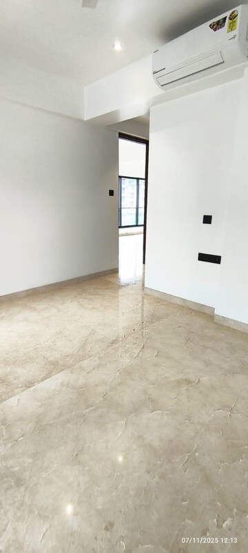 Room in 2 BHK Apartment at Webtech Shiv Heights, Khar West – for Rent