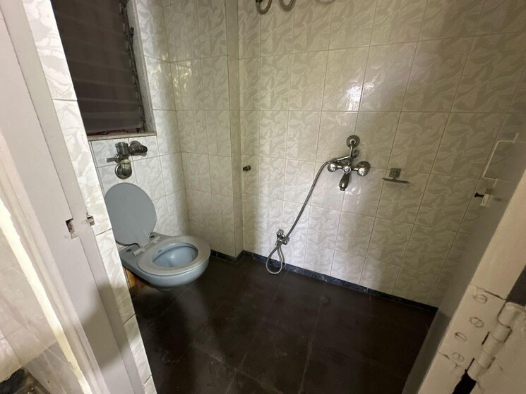 Bathroom, raheja-classique 2 Bedroom 1000 Sq.Ft. Apartment In Andheri West Mumbai 9086425